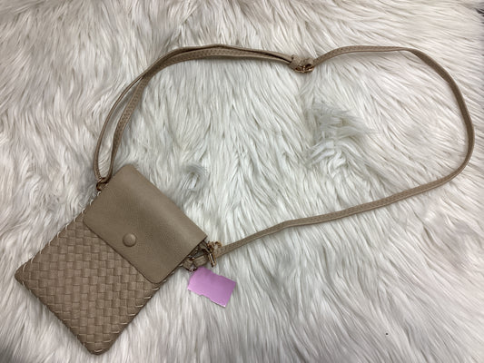 Crossbody By Clothes Mentor In Tan, Size:Medium
