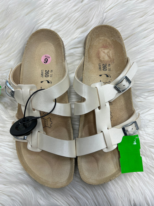 Shoes Flats By Birkenstock In Cream, Size:9